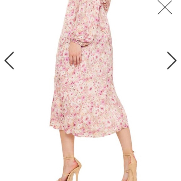 NORDSTROM-LUSH- FLORAL PRINT MIDI DRESS IN SAGE
MAUVE FLORAL - Picture 6 of 11